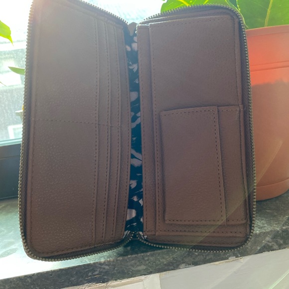 Jessica Simpson Beige Wallet - Picture 3 of 3